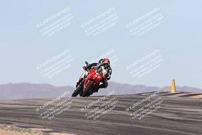 media/Dec-01-2025-Moto Forza (Mon) [[2daa91e15f]]/2-Intermediate Group/Session 2 (Turns 9 and 10)/